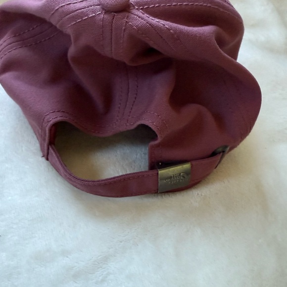 The North Face Mauve Cap - Picture 2 of 3